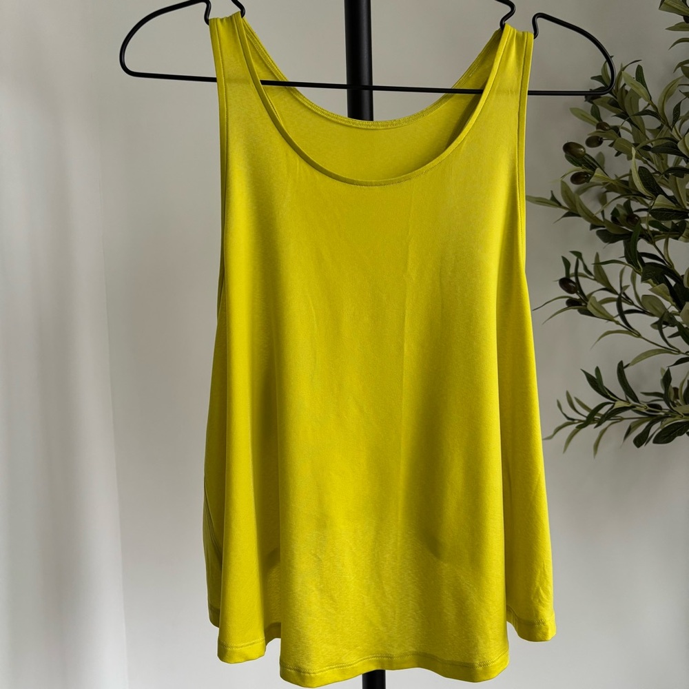 • [Lululemon] Flowy Crop Tank •